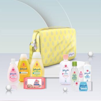 JOHNSON'S BABY Gift Pack with Daily Essential products ...