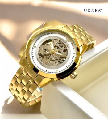 The difference between style and fashion is ARMANI quality With styling metal strap