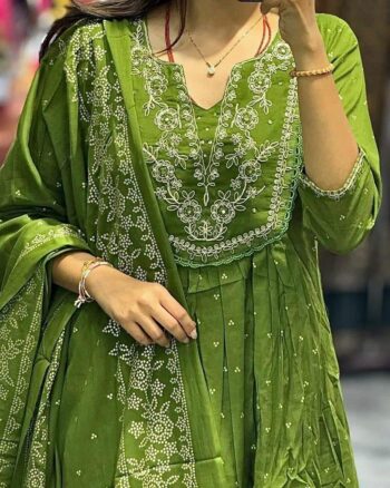 Women's Embroidered& pitten Work Printed Cotton kurta & Pant with Malmal dupatta set